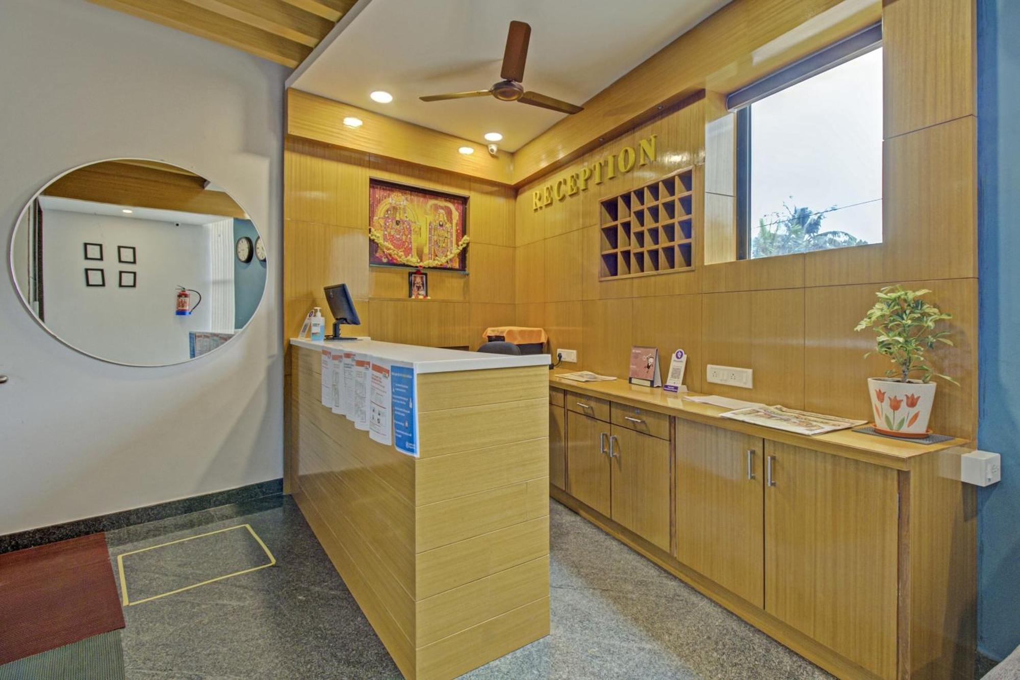 首都o 76427 斯里尼瓦萨大酒店 班加罗尔 外观 照片